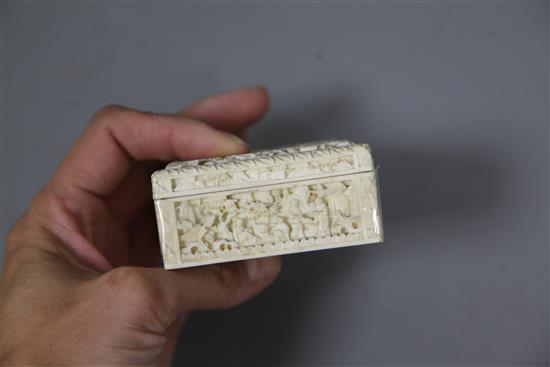 A Chinese export ivory box containing mother-of-pearl counters, 19th century, width 7.3cm